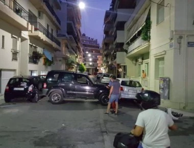Καραμπόλα στην Πάτρα: Τζιπ μεγάλου κυβισμού έπεσε πάνω σε 5 οχήματα (φωτό)